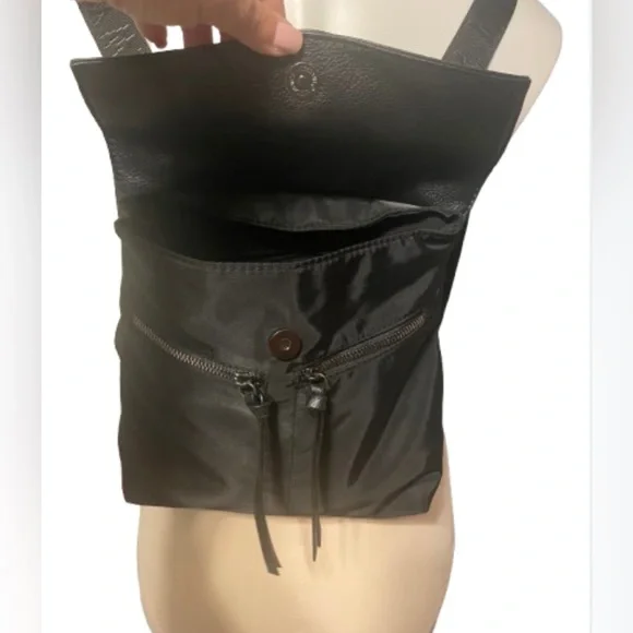 BOTKIER New York Black Mini Trigger BackPack. - Picture 4 of 7